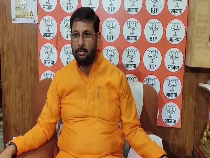 मथुरा के BJP विधायक राजेश चौधरी को धमकी का दावा, पाकिस्तान नंबर से कॉल का आरोप मथुरा के BJP विधायक राजेश चौधरी को धमकी का दावा, पाकिस्तान नंबर से कॉल का आरोप