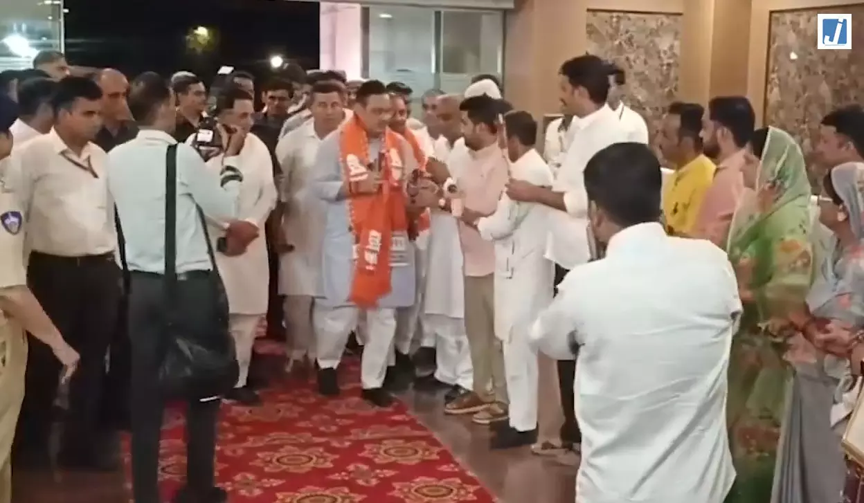 जोधपुर पहुंचे CM भजनलाल शर्मा, मारवाड़ इंटरनेशनल सेंटर में कार्यक्रम जोधपुर पहुंचे CM भजनलाल शर्मा, मारवाड़ इंटरनेशनल सेंटर में कार्यक्रम