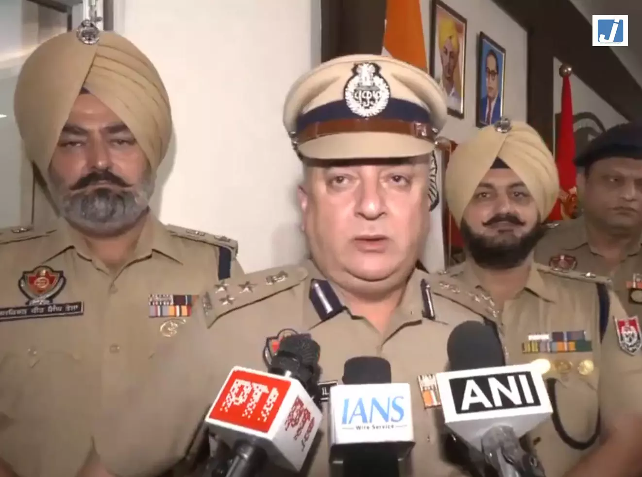 पुलिस का बड़ा एक्शन, 5 गिरफ्तार; 13 पिस्टल और 3.267 किलो हेरोइन बरामद पुलिस का बड़ा एक्शन, 5 गिरफ्तार; 13 पिस्टल और 3.267 किलो हेरोइन बरामद