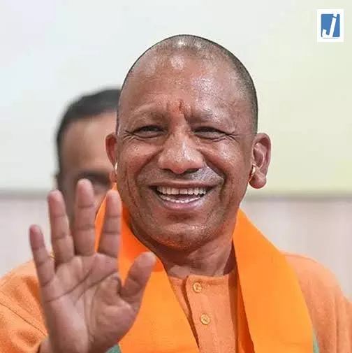 9 महीने की यशी को देख पसीजा CM योगी का दिल, प्रतिभा मौत मामले में न्याय का भरोसा 9 महीने की यशी को देख पसीजा CM योगी का दिल, प्रतिभा मौत मामले में न्याय का भरोसा