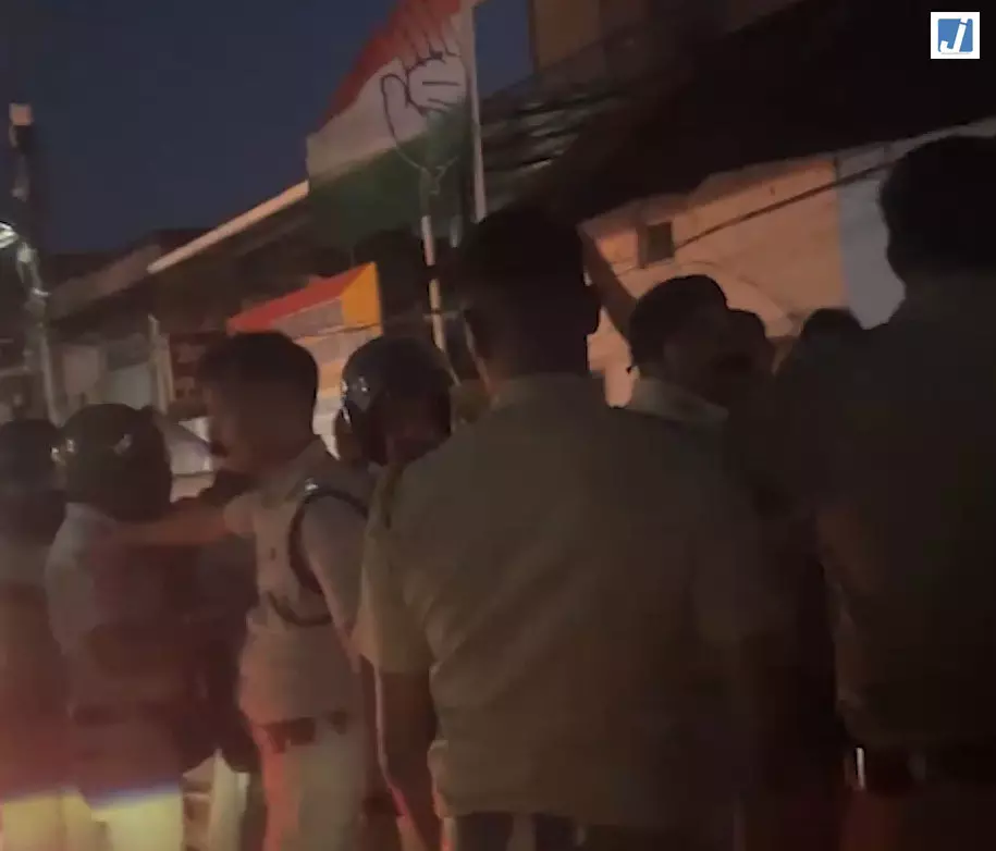 BREAKING : BJP नेता कृष्णदास की कार पर हमला! BREAKING : BJP नेता कृष्णदास की कार पर हमला!