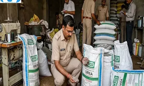 इफको के नाम पर पैक हो रही थी नकली खाद, 217 बोरियां बरामद