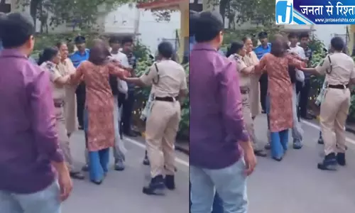 EFLU में RSS कार्यक्रम के विरोध पर छात्र नेता हिरासत में EFLU में RSS कार्यक्रम के विरोध पर छात्र नेता हिरासत में
