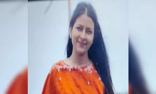 घर से ब्यूटी पार्लर जाने निकली थी, बिल्डिंग के नीचे पति ने कर दी सरेआम हत्या घर से ब्यूटी पार्लर जाने निकली थी, बिल्डिंग के नीचे पति ने कर दी सरेआम हत्या