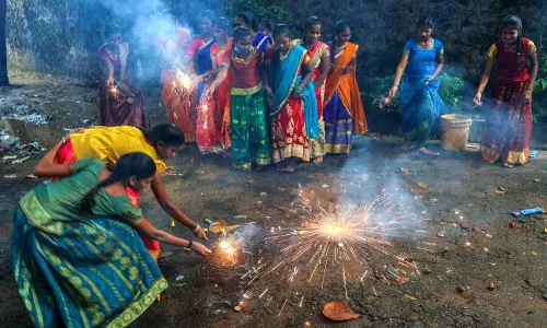 दिवाली पर पटाखों के पूर्ण प्रतिबंध से सुप्रीम कोर्ट का इनकार