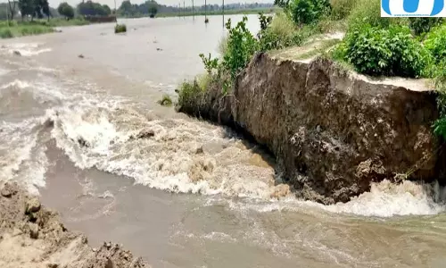 सारण तटबंध टूटने से हड़कंप, आधा दर्जन प्रखंडों पर बाढ़ का खतरा