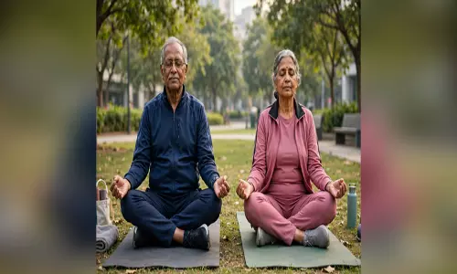 बुजुर्गों के लिए योग है संजीवनी, आयुष मंत्रालय ने गिनाए नियमित अभ्यास के फायदे
