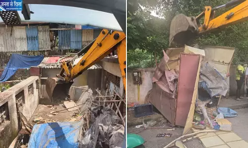 बोरीवली वेस्ट में अतिक्रमण पर बड़ी कार्रवाई, 20 अवैध ढांचे तोड़े और 15 स्टॉल हटाए बोरीवली वेस्ट में अतिक्रमण पर बड़ी कार्रवाई, 20 अवैध ढांचे तोड़े और 15 स्टॉल हटाए