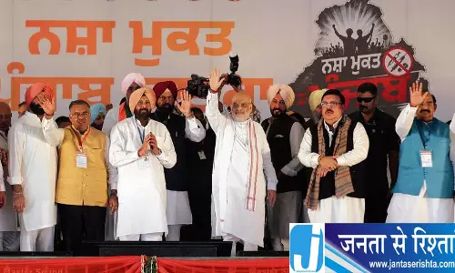 नशा प्रभावित परिवारों से मिले अमित शाह नशा प्रभावित परिवारों से मिले अमित शाह