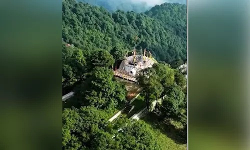नैनीताल की पहाड़ियों में बसा देवगुरु बृहस्पति मंदिर, खुले आसमान के नीचे विराजमान हैं देवगुरु नैनीताल की पहाड़ियों में बसा देवगुरु बृहस्पति मंदिर, खुले आसमान के नीचे विराजमान हैं देवगुरु