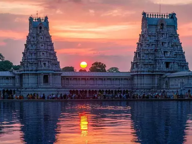 Tamil Nadu: कलाम फाउंडेशन रामनाथपुरम स्कूल के बच्चों को इसरो ले गया Tamil Nadu: कलाम फाउंडेशन रामनाथपुरम स्कूल के बच्चों को इसरो ले गया