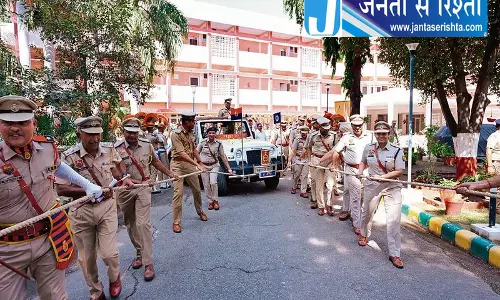पुलिस ने अनुभवी अधिकारी जैन को अंतिम विदाई दी पुलिस ने अनुभवी अधिकारी जैन को अंतिम विदाई दी