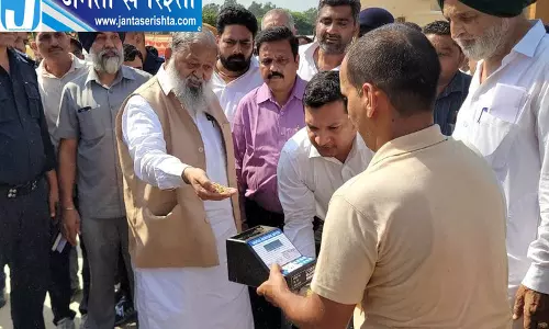 अंबाला अनाज मंडी पहुंचे अनिल विज अंबाला अनाज मंडी पहुंचे अनिल विज