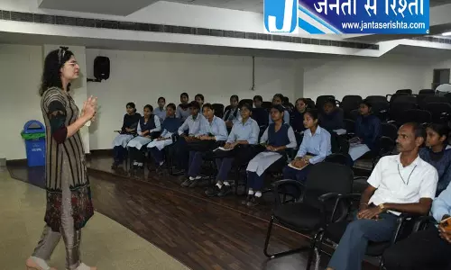 करियर मार्गदर्शन के लिए मेडिकल कॉलेज पहुंचीं छात्राएं करियर मार्गदर्शन के लिए मेडिकल कॉलेज पहुंचीं छात्राएं