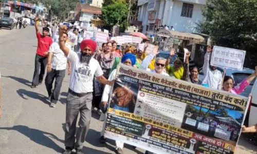 Solan प्रदूषण से बीमारियों का आरोप, लोग सड़कों पर Solan प्रदूषण से बीमारियों का आरोप, लोग सड़कों पर