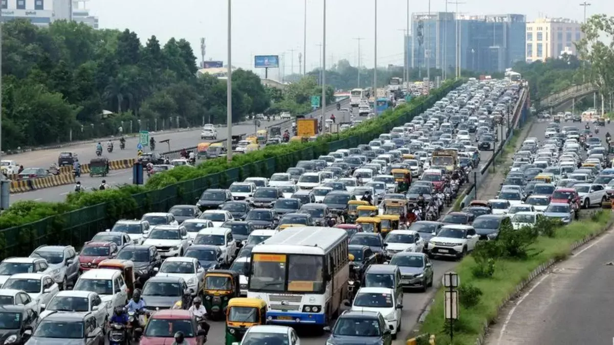 कारों के प्रदूषण पर लगेगी सख्त पाबंदी, केंद्र सरकार ने जारी किए नए नियम
