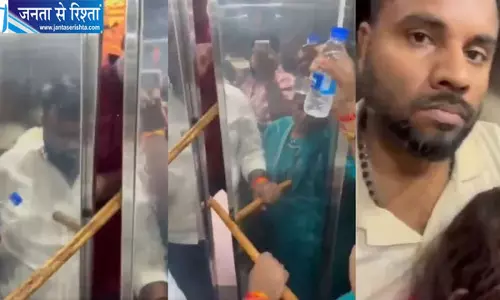 दिल्ली में लिफ्ट में फंसा पूर्व सांसद का परिवार, करीब एक घंटे बाद रेस्क्यू दिल्ली में लिफ्ट में फंसा पूर्व सांसद का परिवार, करीब एक घंटे बाद रेस्क्यू