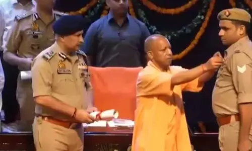 सीएम योगी ने 26 पुलिसकर्मियों को वीरता पदक से किया सम्मानित