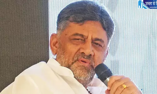 विधान सौधा की सीढ़ियों पर उर्दू फेस्टिवल का विरोध, कर्नाटक रक्षण वेदिके ने सरकार पर साधा निशाना