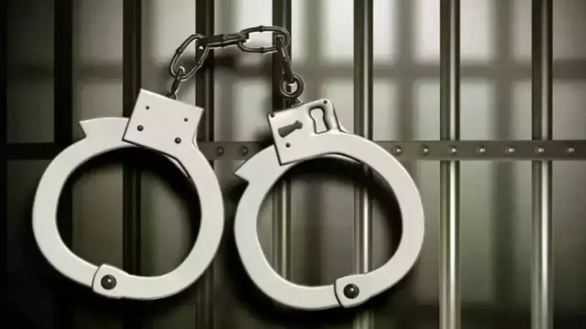 पथानामथिट्टा में सनसनी: दो महिलाओं से दरिंदगी के आरोप में एक पकड़ा गया पथानामथिट्टा में सनसनी: दो महिलाओं से दरिंदगी के आरोप में एक पकड़ा गया