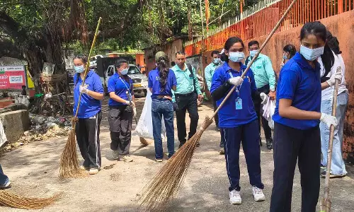 रायपुर में वृहद स्वच्छता अभियान, नरैया तालाब से निकाला गया 3.5 मीट्रिक टन कचरा रायपुर में वृहद स्वच्छता अभियान, नरैया तालाब से निकाला गया 3.5 मीट्रिक टन कचरा