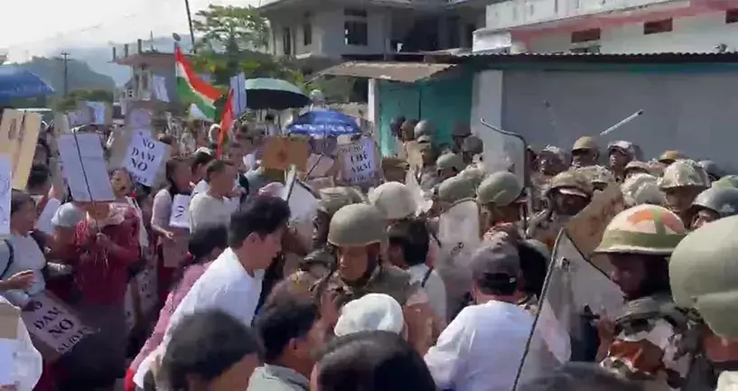 SUMP PFR पर बवाल, ग्रामीणों के प्रदर्शन से खांडू का दौरा प्रभावित