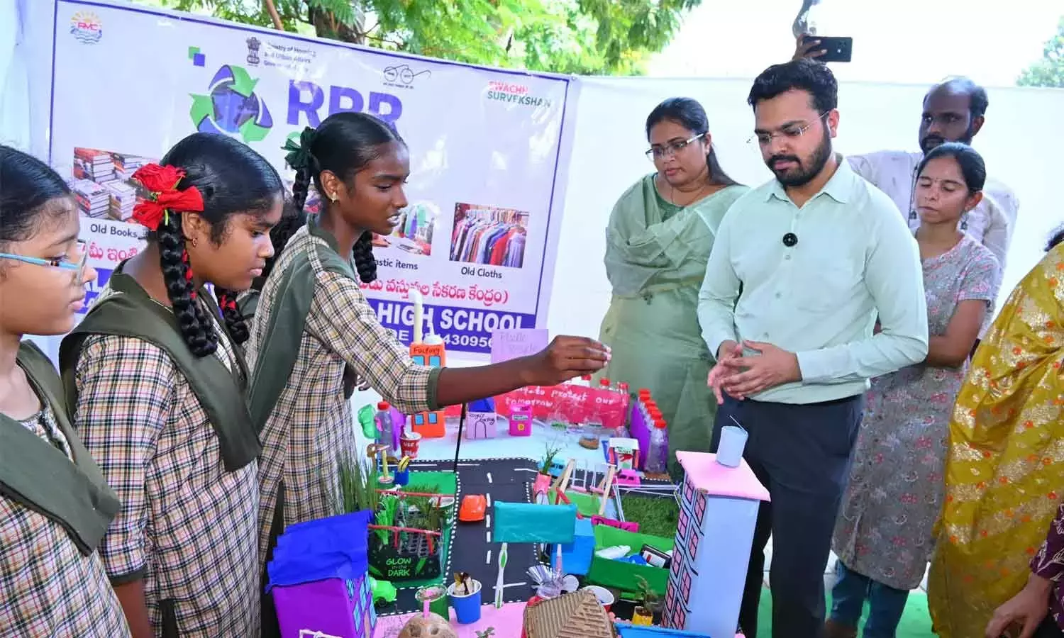 Andhra: विद्यार्थियों में रीसाइक्लिंग के प्रति जागरुकता पैदा की गई Andhra: विद्यार्थियों में रीसाइक्लिंग के प्रति जागरुकता पैदा की गई
