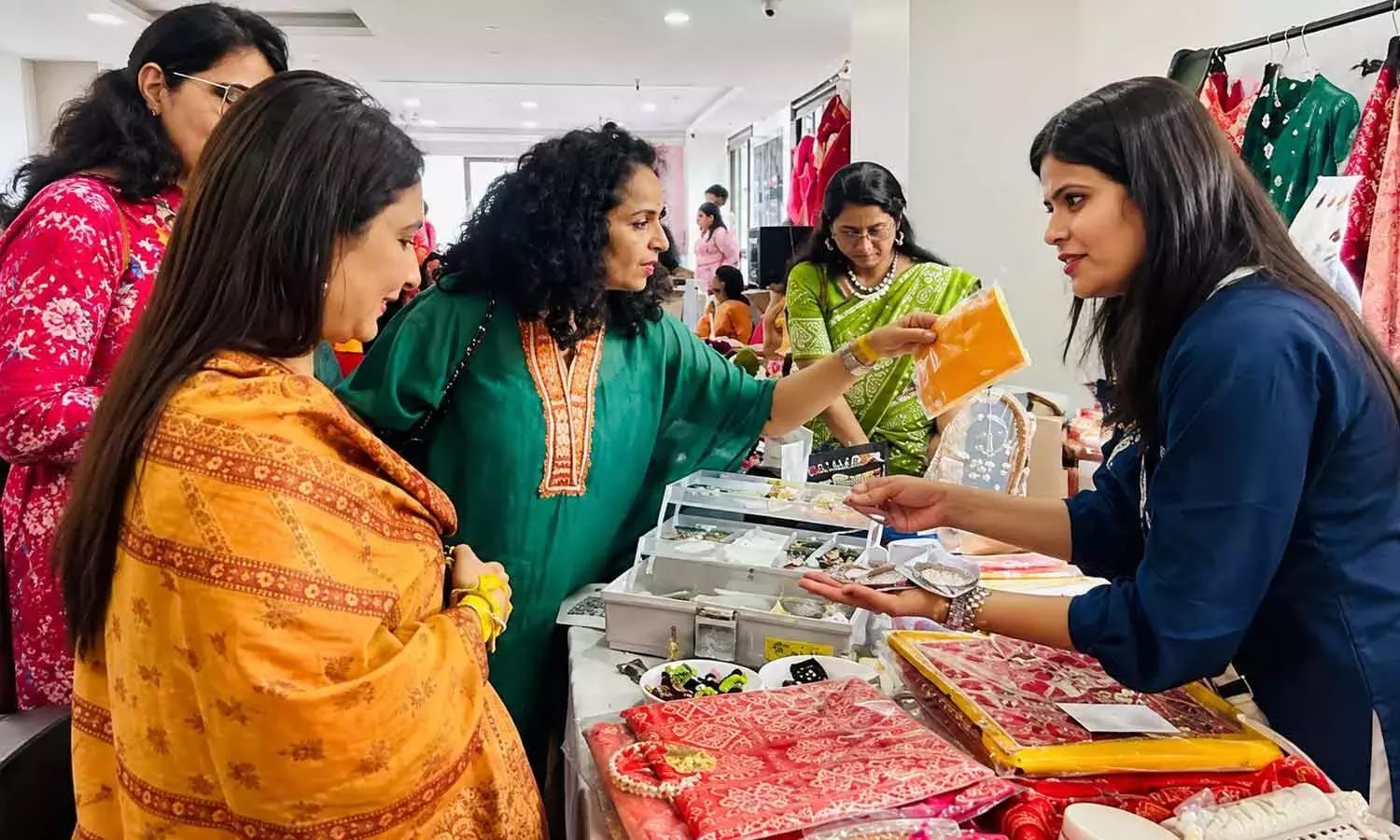 Andhra: विशाखापत्तनम में महिला उद्यमियों के उत्पादों की प्रदर्शनी Andhra: विशाखापत्तनम में महिला उद्यमियों के उत्पादों की प्रदर्शनी