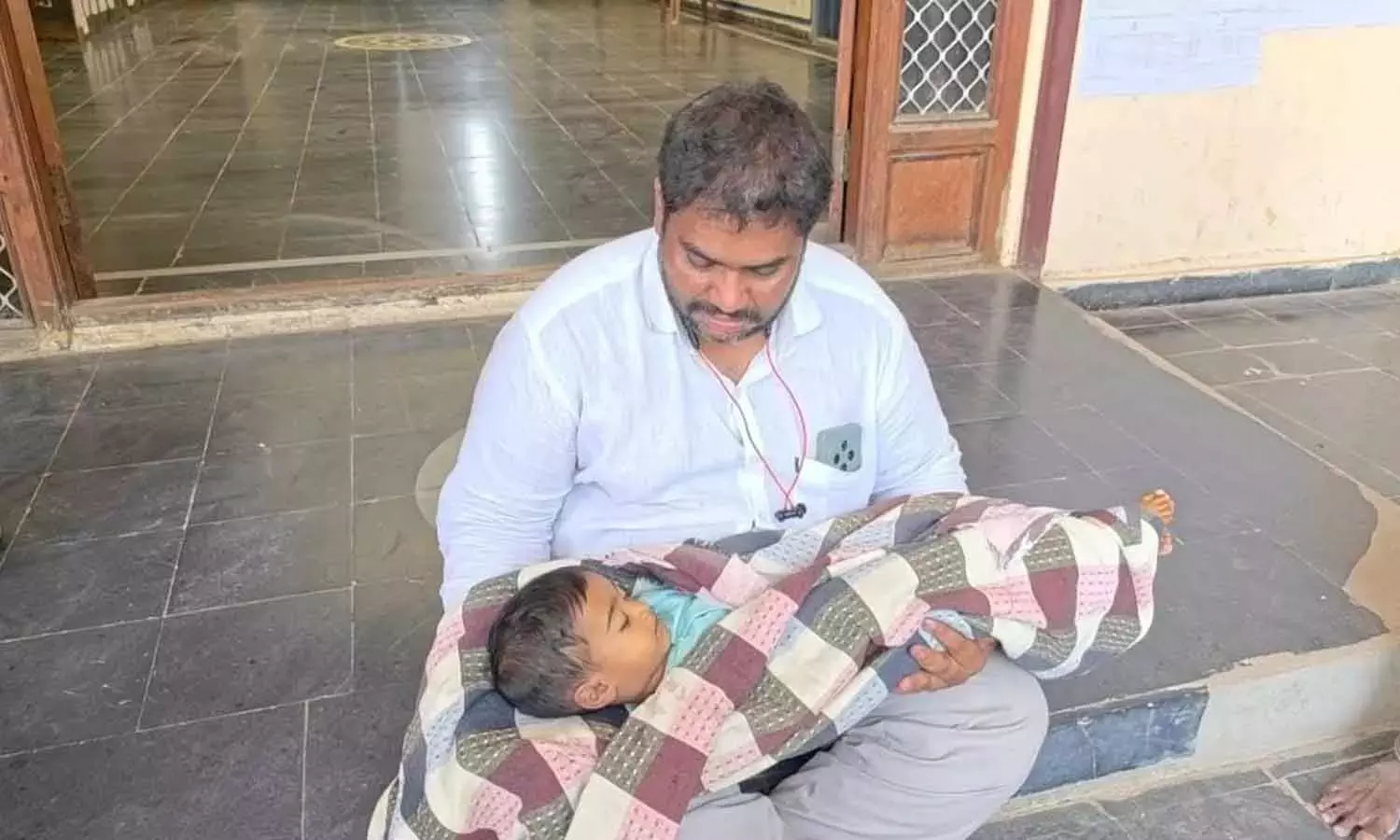 पथिकोंडा में आक्रोश: दुखी पिता ने पंचायत कार्रवाई की मांग की