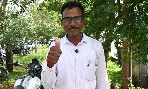 सेवा संकल्प अभियान: सेवा सेतु शिविर में चतुर राम साहू को मिला निःशुल्क चश्मा