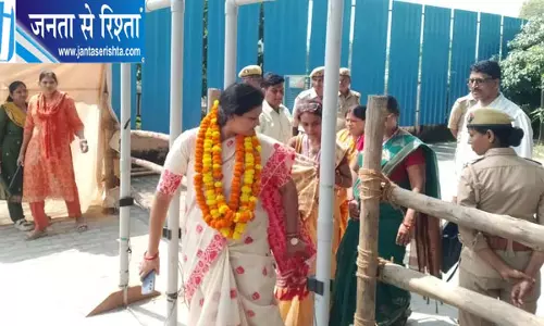 वाराणसी खंड स्नातक सीट से आशुतोष सिन्हा ने किया नामांकन, शिक्षक सीट पर रितिका दुबे ने भरा पर्चा