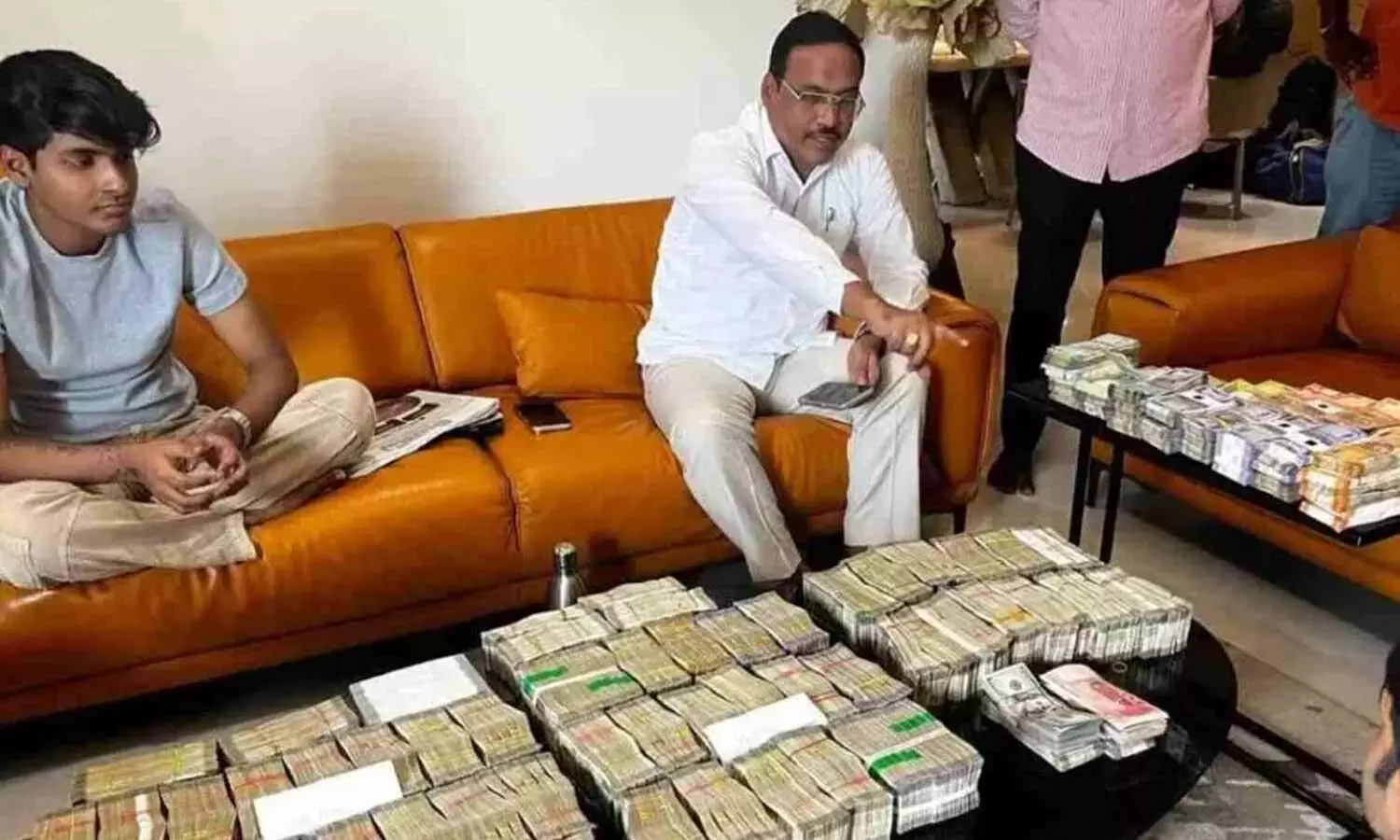 Telangana: I-T विभाग भीम रेड्डी के बेनामी कैश ट्रेल की जांच कर रहा है Telangana: I-T विभाग भीम रेड्डी के बेनामी कैश ट्रेल की जांच कर रहा है