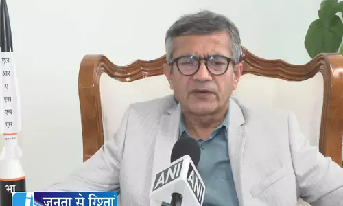 स्वदेशी आकाश मिसाइल सिस्टम की रक्षा सचिव ने की तारीफ स्वदेशी आकाश मिसाइल सिस्टम की रक्षा सचिव ने की तारीफ
