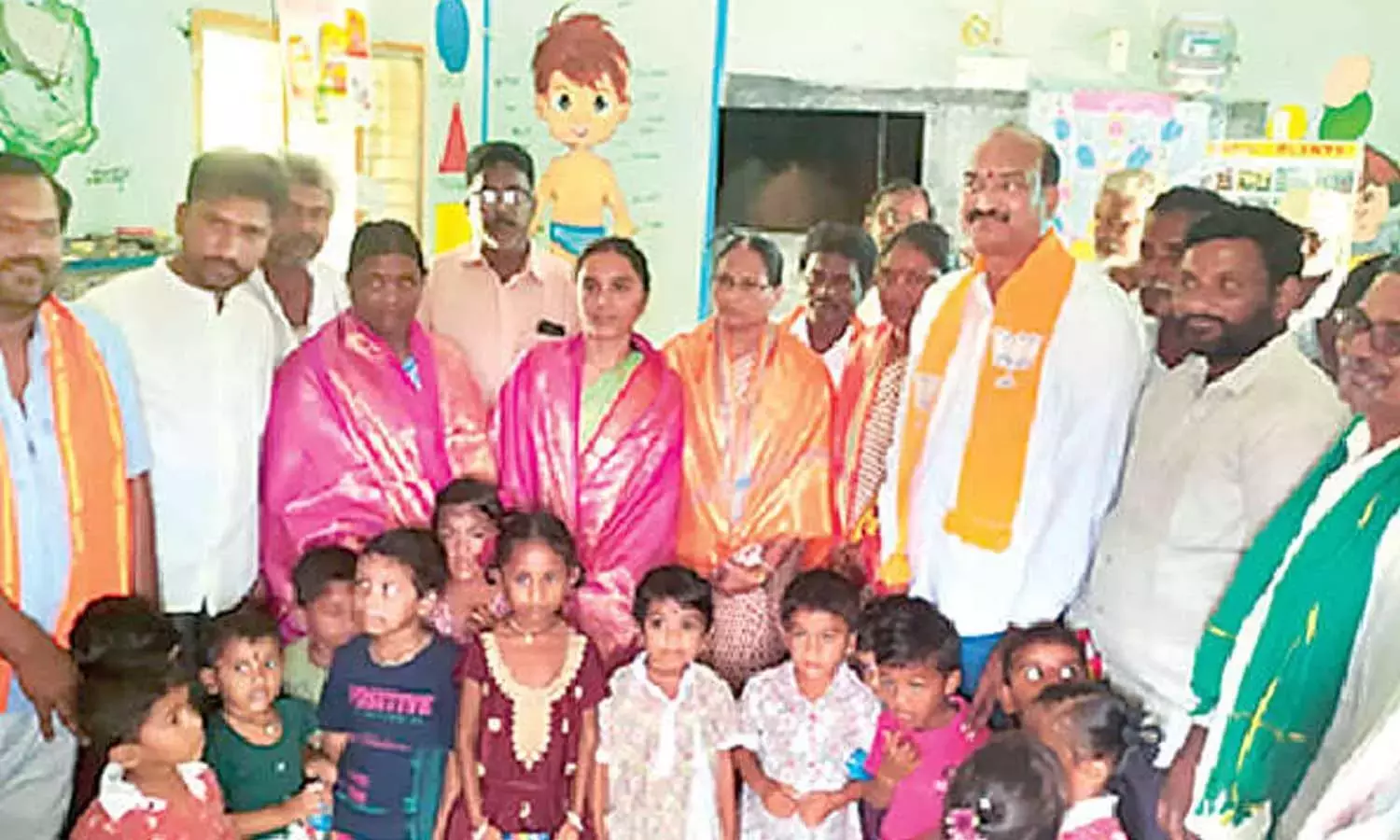 Telangana: भाजपा नेता ने किया आंगनबाडी केन्द्रों का दौरा Telangana: भाजपा नेता ने किया आंगनबाडी केन्द्रों का दौरा