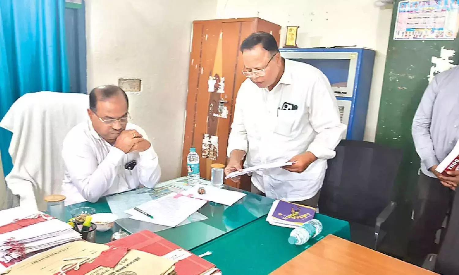 जमीन संबंधी लंबित मामलों का शीघ्र निपटारा करें : एसी जमीन संबंधी लंबित मामलों का शीघ्र निपटारा करें : एसी