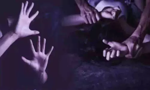 लिव-इन में रह रही महिला से पड़ोसी और उसके साथियों ने किया गैंगरेप, झांसा देकर जंगल ले गए