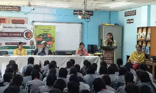 बच्चों के अधिकारों की रक्षा के लिए विद्यार्थियों को किया जागरूक बच्चों के अधिकारों की रक्षा के लिए विद्यार्थियों को किया जागरूक