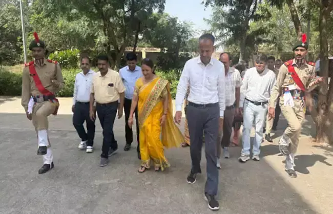 नारनौल में डॉ. अभय सिंह ने विद्यार्थियों को सफलता का मंत्र दिया नारनौल में डॉ. अभय सिंह ने विद्यार्थियों को सफलता का मंत्र दिया