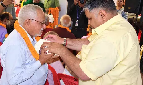 वृद्धजन परिवार और समाज की अमूल्य धरोहर, उनका अनुभव नई पीढ़ी के लिए अनमोल विरासत: राजेश अग्रवाल वृद्धजन परिवार और समाज की अमूल्य धरोहर, उनका अनुभव नई पीढ़ी के लिए अनमोल विरासत: राजेश अग्रवाल