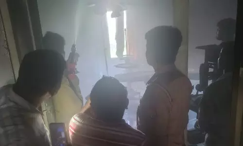 गोसाईंगंज के चक्रवर्ती आई हॉस्पिटल में लगी आग गोसाईंगंज के चक्रवर्ती आई हॉस्पिटल में लगी आग