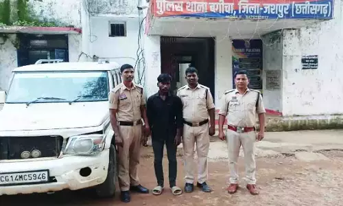 जादू-टोना के शक में ग्रामीण की बोलेरो से कुचलकर हत्या, मुख्य आरोपी गिरफ्तार जादू-टोना के शक में ग्रामीण की बोलेरो से कुचलकर हत्या, मुख्य आरोपी गिरफ्तार