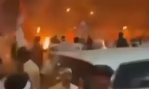CEC ज्ञानेश कुमार के खिलाफ प्रदर्शन में भिड़े यूथ कांग्रेस-SFI कार्यकर्ता, जमकर चले पत्थर