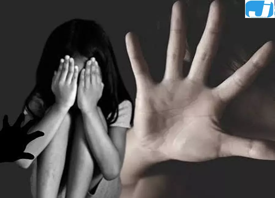बस में नाबालिग से गैंगरेप, 2 लोग गिरफ्तार बस में नाबालिग से गैंगरेप, 2 लोग गिरफ्तार