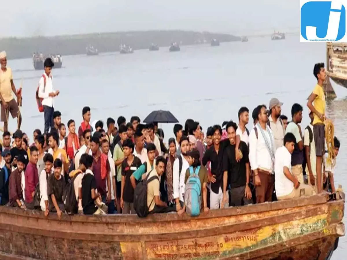 विक्रमशिला सेतु बंद होने से बढ़ी परेशानी, पैदल और साइकिल वालों को मिली राहत विक्रमशिला सेतु बंद होने से बढ़ी परेशानी, पैदल और साइकिल वालों को मिली राहत