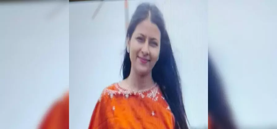 घर से ब्यूटी पार्लर जाने निकली थी, बिल्डिंग के नीचे पति ने कर दी सरेआम हत्या घर से ब्यूटी पार्लर जाने निकली थी, बिल्डिंग के नीचे पति ने कर दी सरेआम हत्या