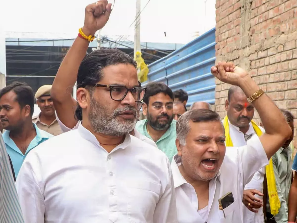एमएलसी चुनाव में प्रशांत किशोर का बड़ा वादा, जीत पर शिक्षकों को सातवां वेतनमान दिलाने का दावा एमएलसी चुनाव में प्रशांत किशोर का बड़ा वादा, जीत पर शिक्षकों को सातवां वेतनमान दिलाने का दावा