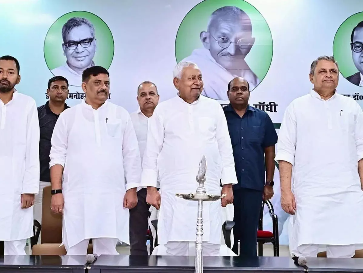 बिहार MLC चुनाव को लेकर NDA की रणनीति तेज, नीतीश कुमार ने नेताओं को दिया जीत का मंत्र बिहार MLC चुनाव को लेकर NDA की रणनीति तेज, नीतीश कुमार ने नेताओं को दिया जीत का मंत्र