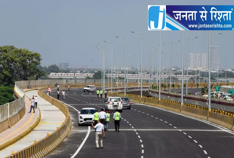 दिल्ली के नए फ्लाईओवर पर जाम ने बढ़ाई परेशानी दिल्ली के नए फ्लाईओवर पर जाम ने बढ़ाई परेशानी