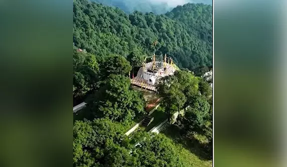 नैनीताल की पहाड़ियों में बसा देवगुरु बृहस्पति मंदिर, खुले आसमान के नीचे विराजमान हैं देवगुरु नैनीताल की पहाड़ियों में बसा देवगुरु बृहस्पति मंदिर, खुले आसमान के नीचे विराजमान हैं देवगुरु