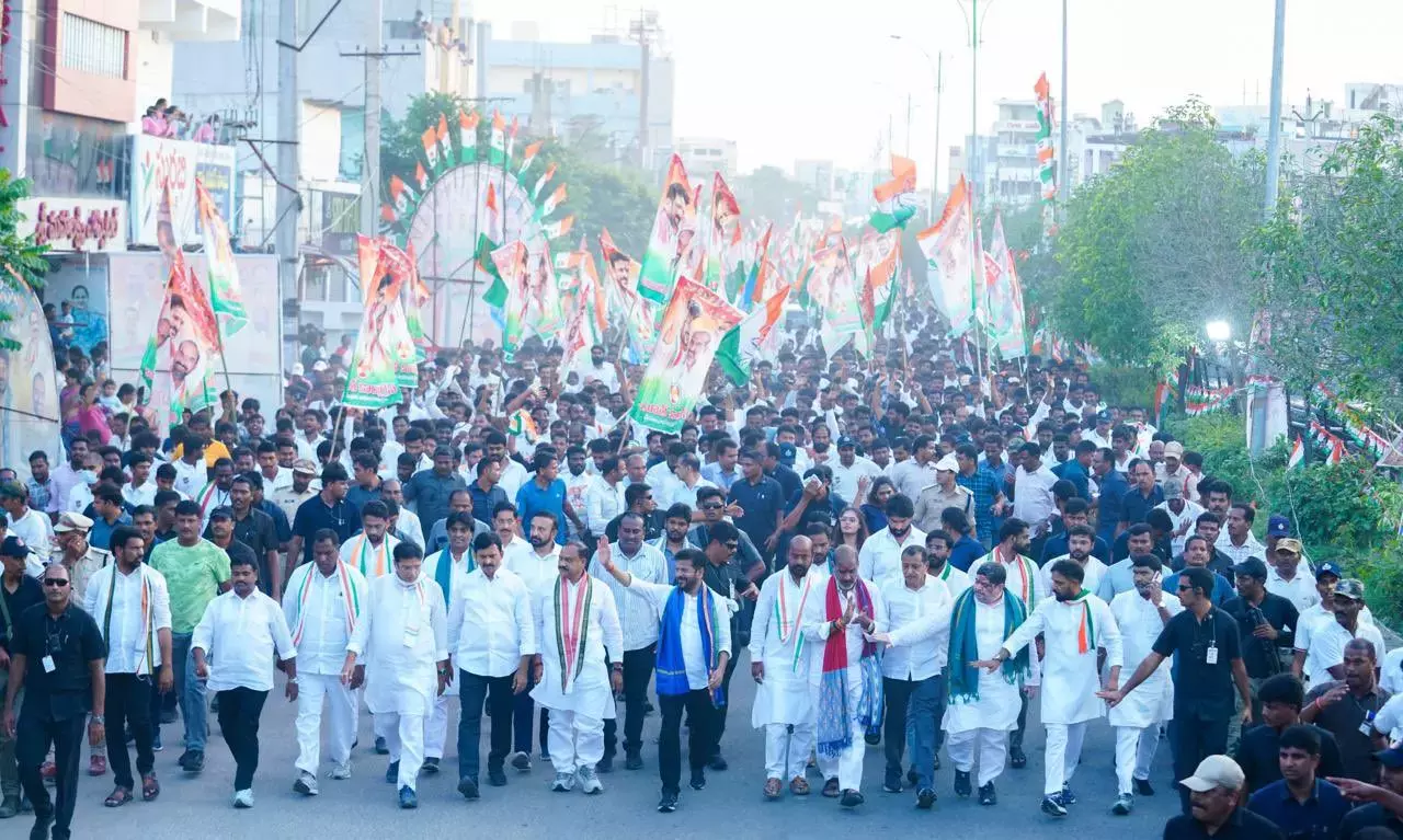 Telangana: रेवंत की सिरसिला पदयात्रा को उत्साहजनक प्रतिक्रिया मिल रही है Telangana: रेवंत की सिरसिला पदयात्रा को उत्साहजनक प्रतिक्रिया मिल रही है